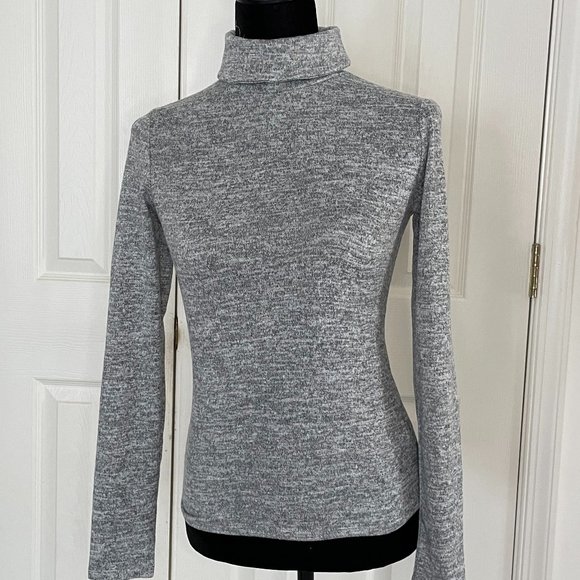 Long-sleeve turtleneck shirt from Forever 21 - Picture 2 of 10